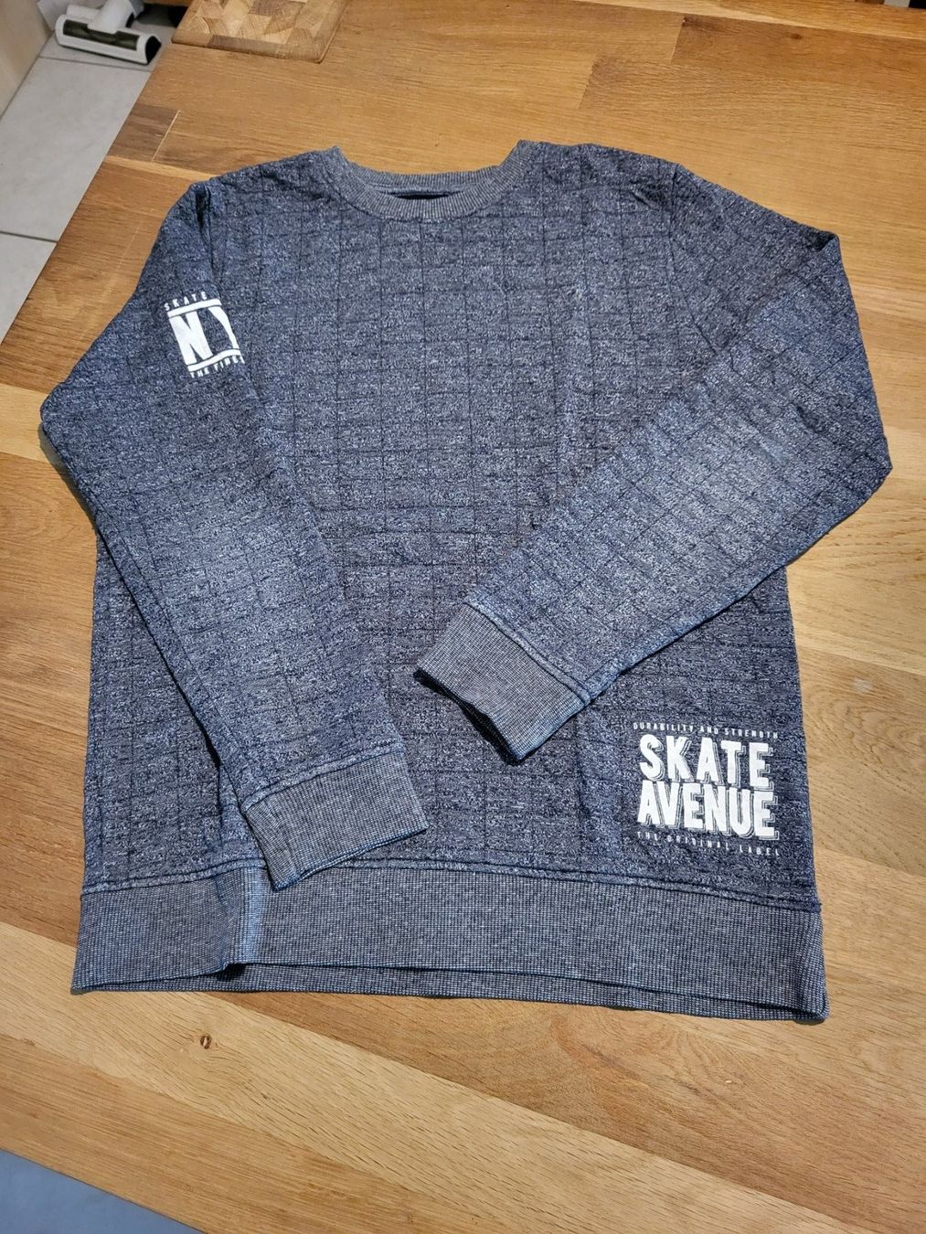 Pulls et sweat-shirts: Pullover Grösse 158/164 von here+there – D'occasion à Urtenen-Schönbühl par Chaeppeler