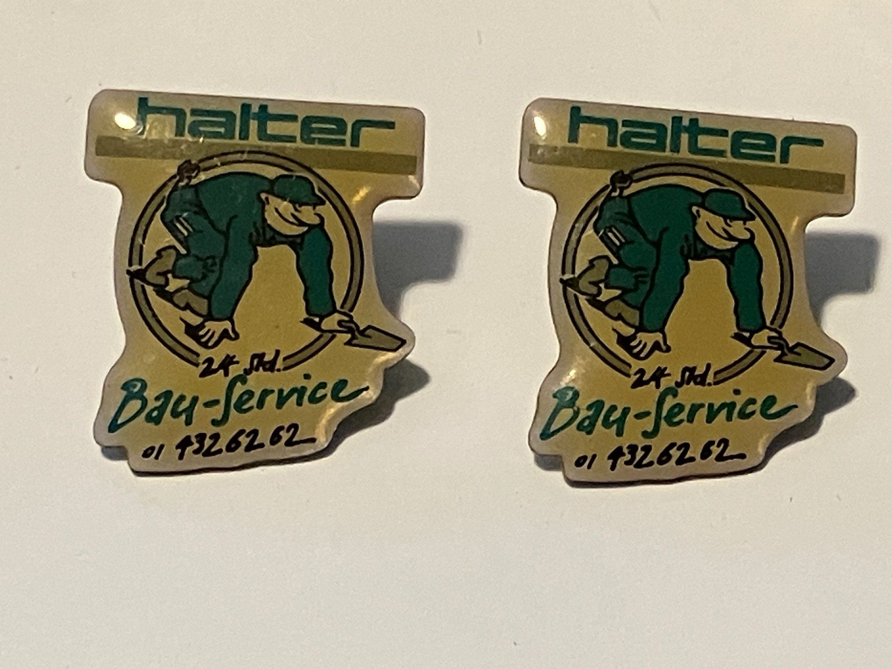 Placchette & Badge: 2 Pin Halter Bau Service – Usato da Basel venduto da djwwpp