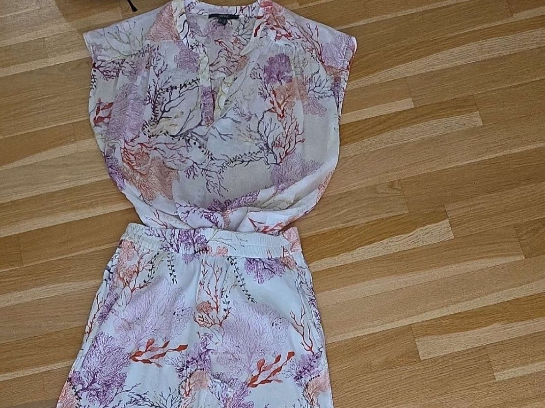 Esprit Lotti di vestiti: Zweiteiler mit Blumenmuster weiss bunt – Nuovo (secondo la descrizione) da Affoltern am Albis venduto da Ebruli89