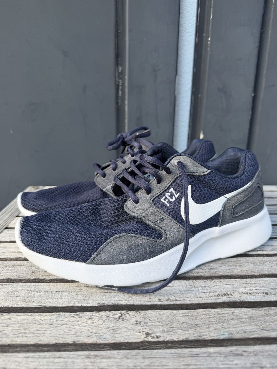 Nike Herrenschuhe: FCZ Nike Shoe 40 Roshe Run – Gebraucht aus Zürich von chi_9dfb