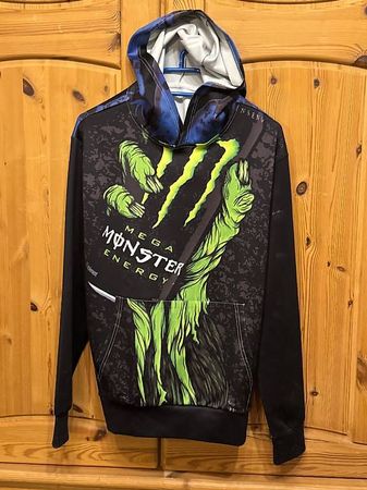 Monster Pullover