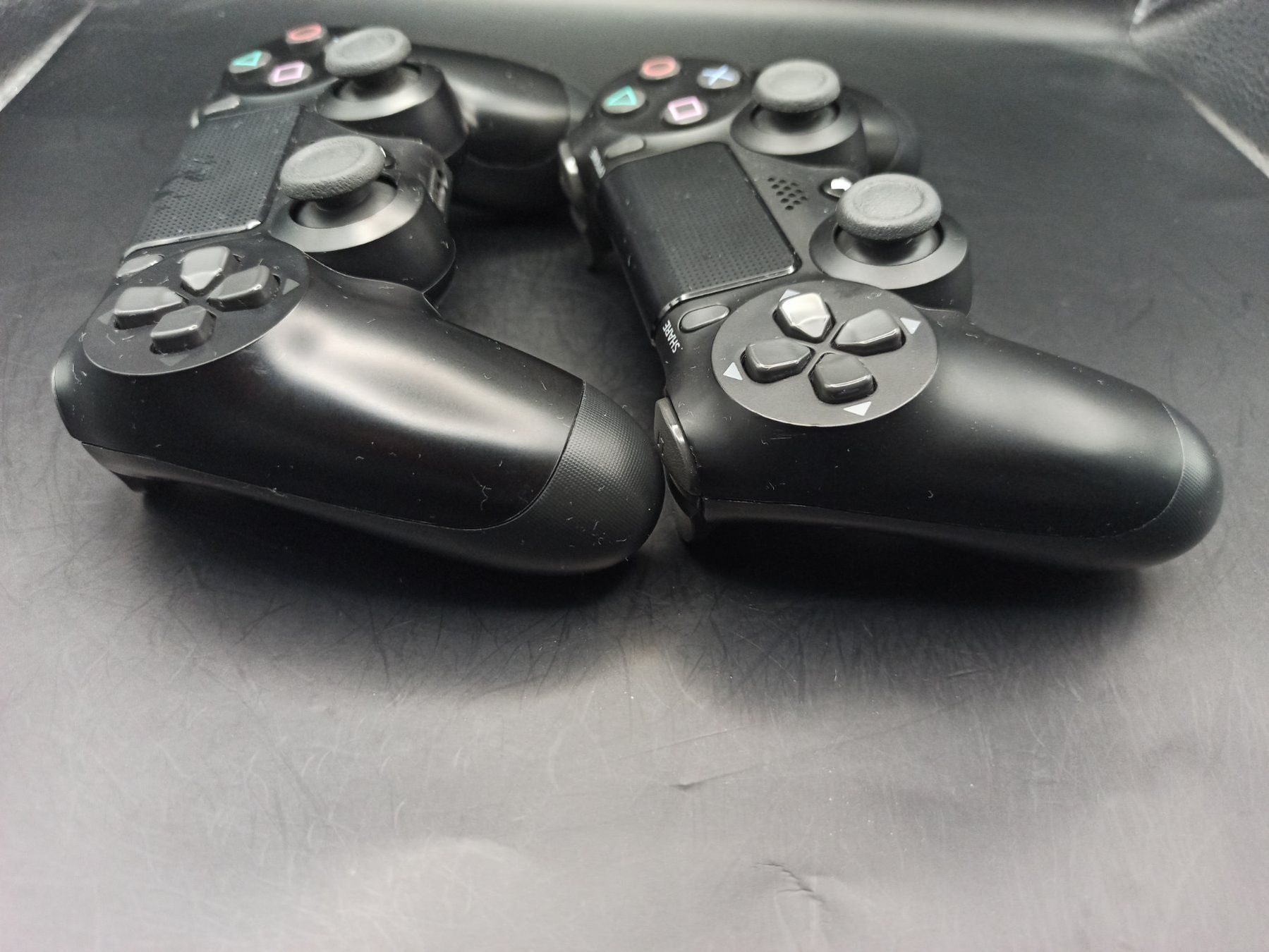 Controller: 2 x Original Controller Sony PS4 Wireless DualShock 4 V2 – Usato da Oberweningen venduto da mar_87mx 1