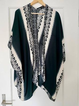 Schwarz / weisser Kimono im Batik-Look mit Boho-Flair