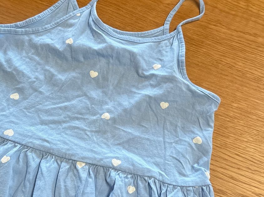 H&M Kleider & Röcke: Kleid mit Herzchen Muster Gr. 122/128 von H&M – Gebraucht aus Auenstein von moin. 2