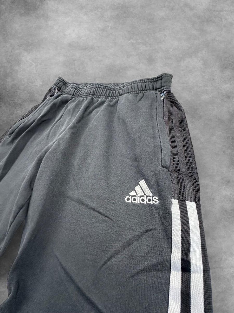 Adidas Hosen: Adidas sweatpants – Gebraucht aus Erlinsbach SO von TogaResell 1