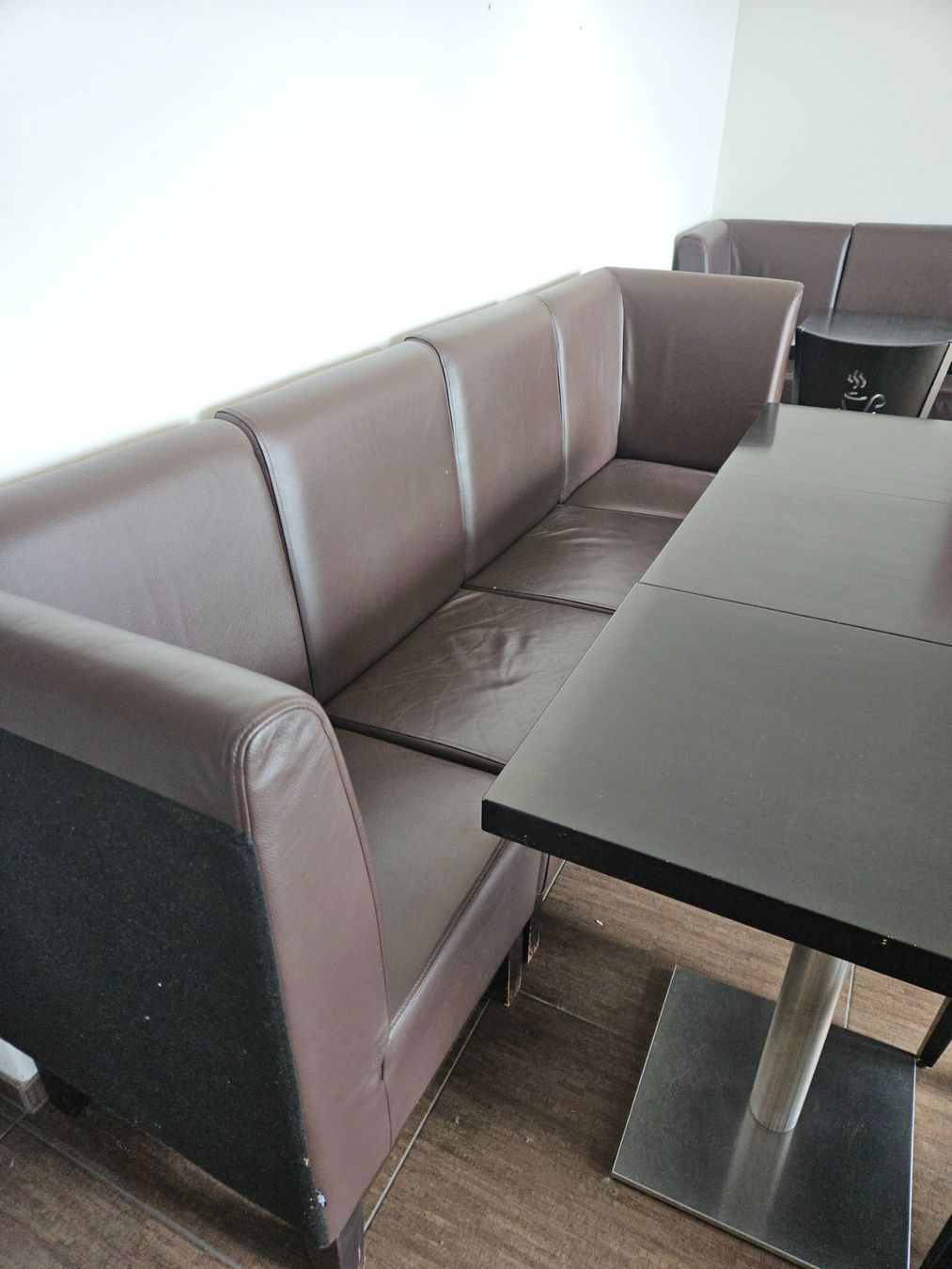 Divani: Lounge Sofa Polstermöbel Gastro Café Echtleder 10-teilig – Usato da Morschach venduto da Hanswi 2
