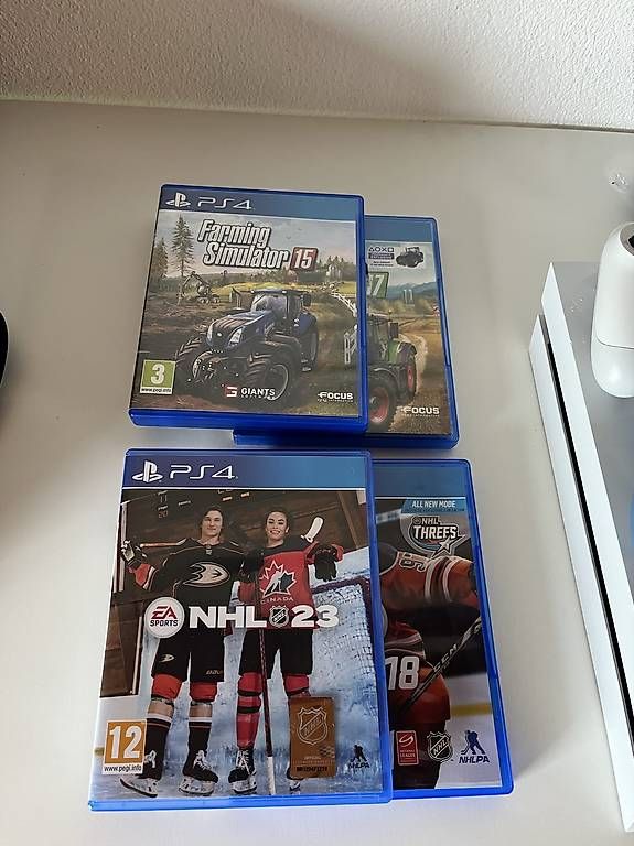 Konsolen: Ps4 con due joystick e quattro giochi – Gebraucht aus Vairano von RegazziSascha 1
