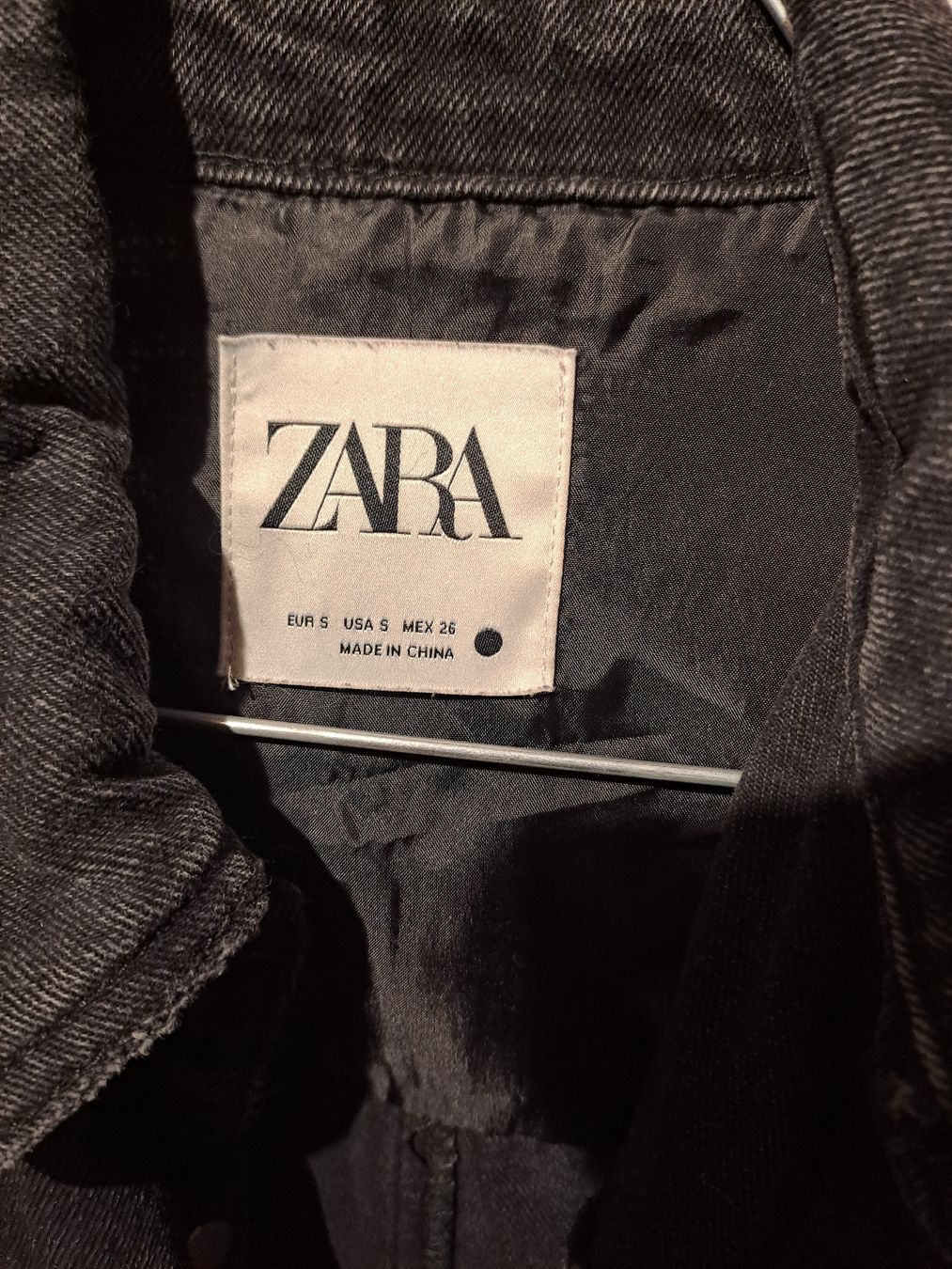 Zara Blusen: Veste Zara carreaux, taille S – Gebraucht aus Valeyres-sous-Montagny von Romy. 3