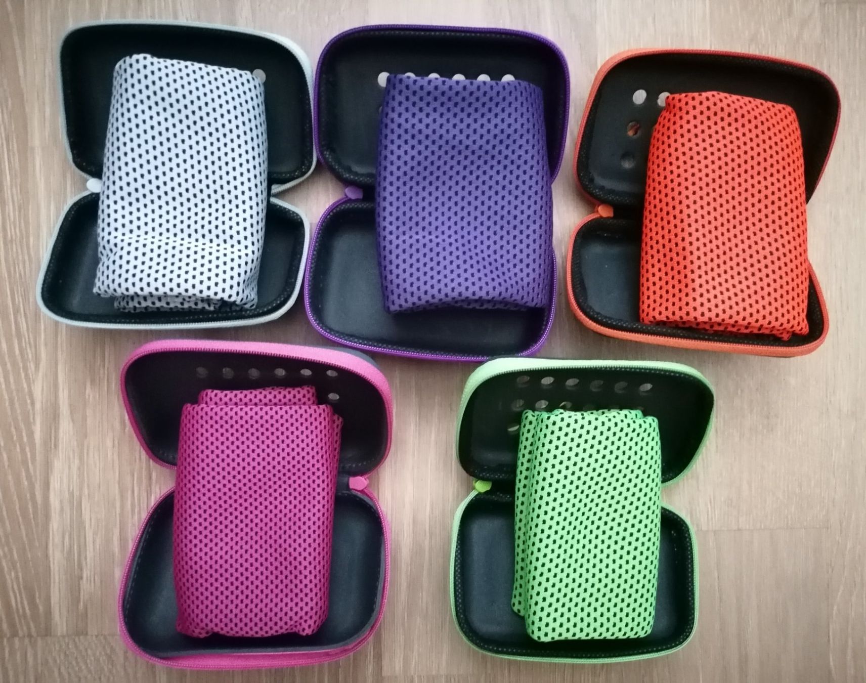 Teli da bagno: Microfaser Kühltuch im Etui, Hellgrün 28 x 85cm, NEU – Nuovo e nell'imballaggio originale da Rümlang venduto da TRICE67 6