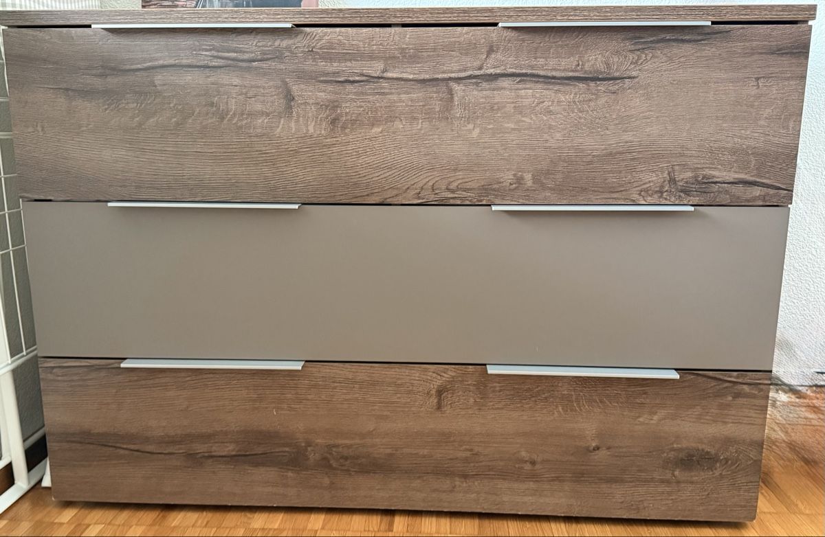 Schränke: Set Kleiderschrank und Kommode mit 3 Schubladen – Gebraucht aus Rümlang von Monia882 3