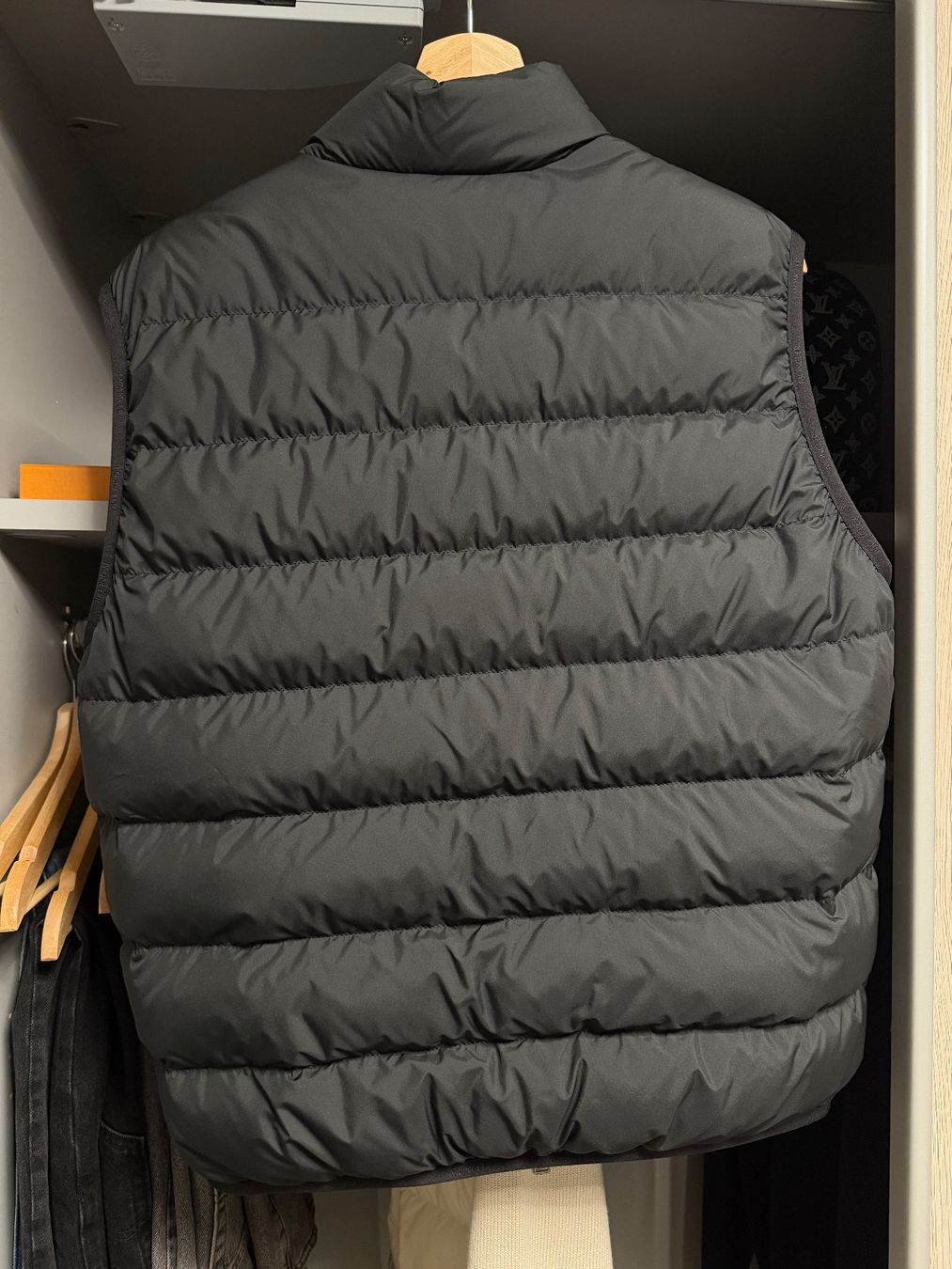 Moncler Gilet & Giacche: Moncler Contrin Daunenweste Black – Nuovo e nell'imballaggio originale da Spiez venduto da vvo_627h 1