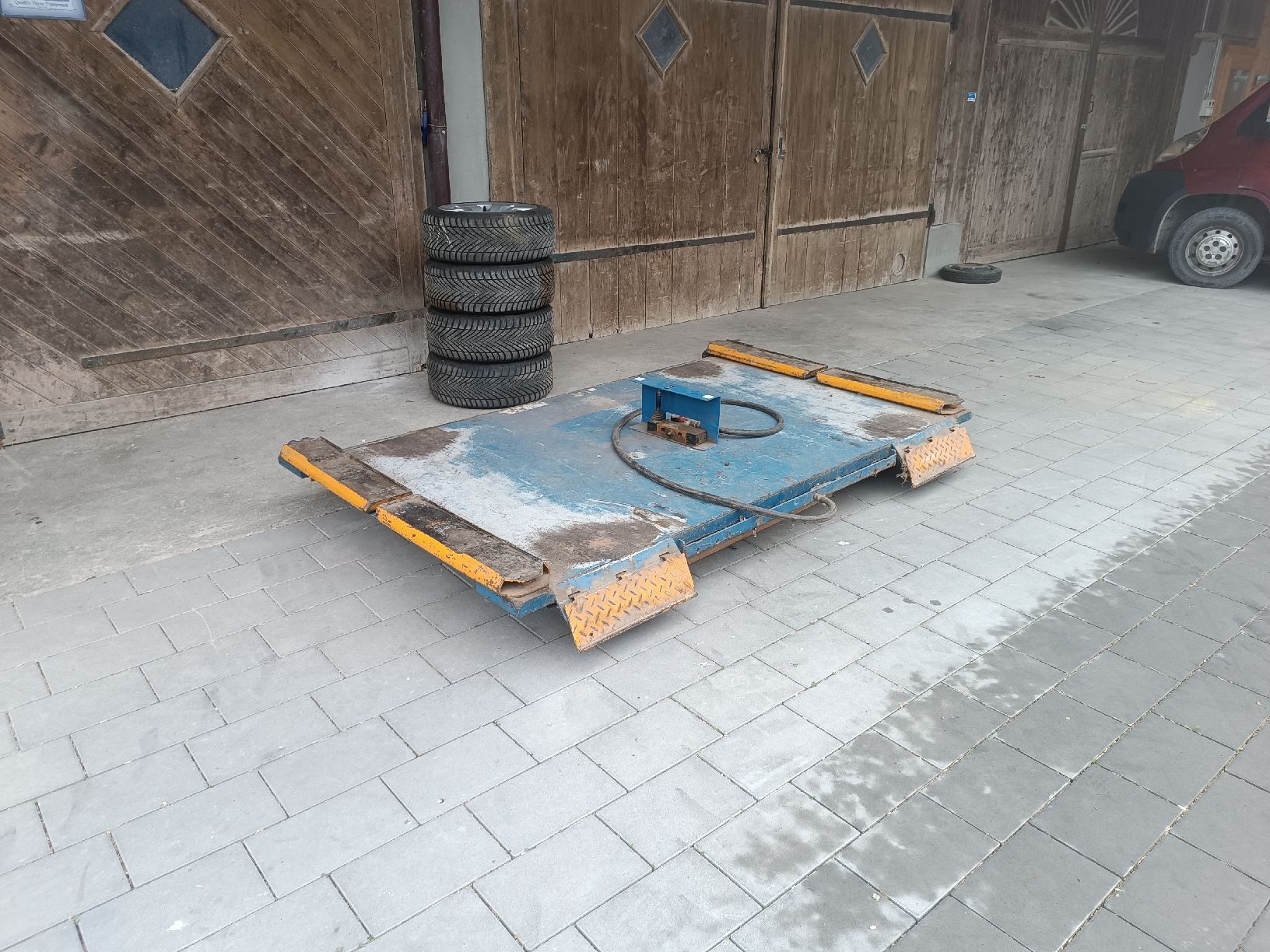 Piattaforme elevatrici & Crick: Herkules Autolift Pneumatisch  – Usato da Vinelz venduto da hae_sp7m 5