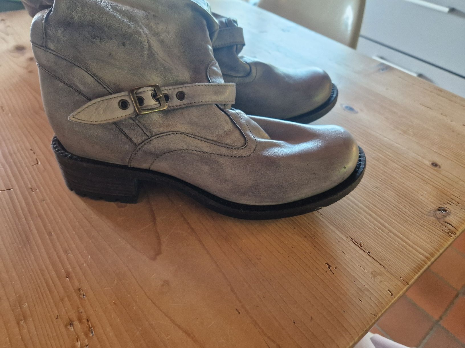 Scarpe da donna: Neue italienische Stiefel Gr.40 – Nuovo (secondo la descrizione) da Ramlinsburg venduto da Jamsidedown 1