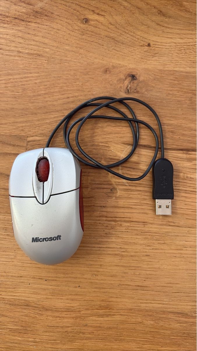 Microsoft Mouse: Microsoft PC Maus kabelgebunden silber gebraucht – Usato da Biel/Bienne venduto da Shellm