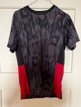 adidas Sport T-Shirt Schwarz Rot Muster Gr. 164 Kinder