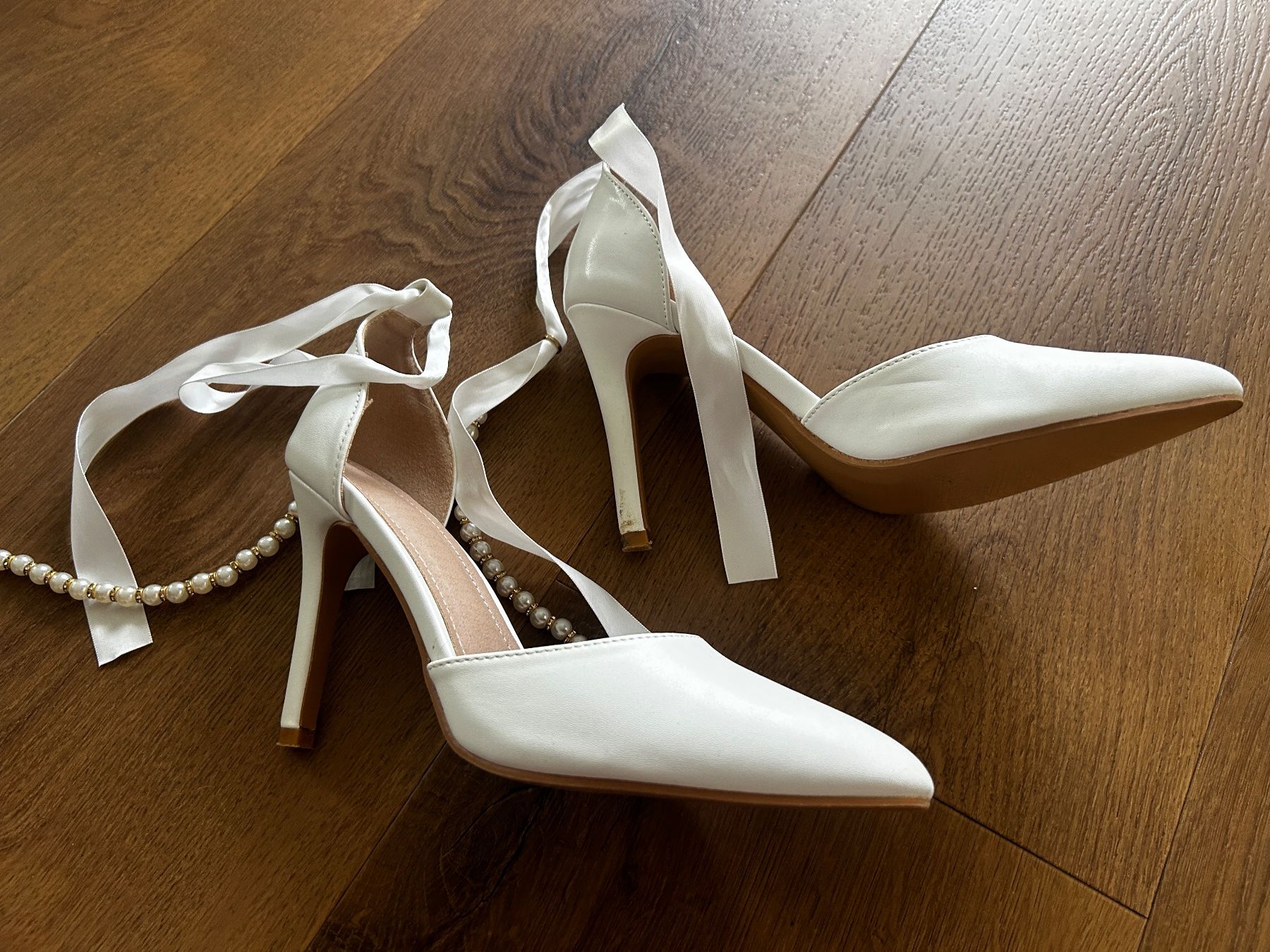 Chaussures femmes: Pumps Weiß Elegant mit Perlen Gr 37 wie neu – Neuf (Voir description) à Regensdorf par Spyke55 1