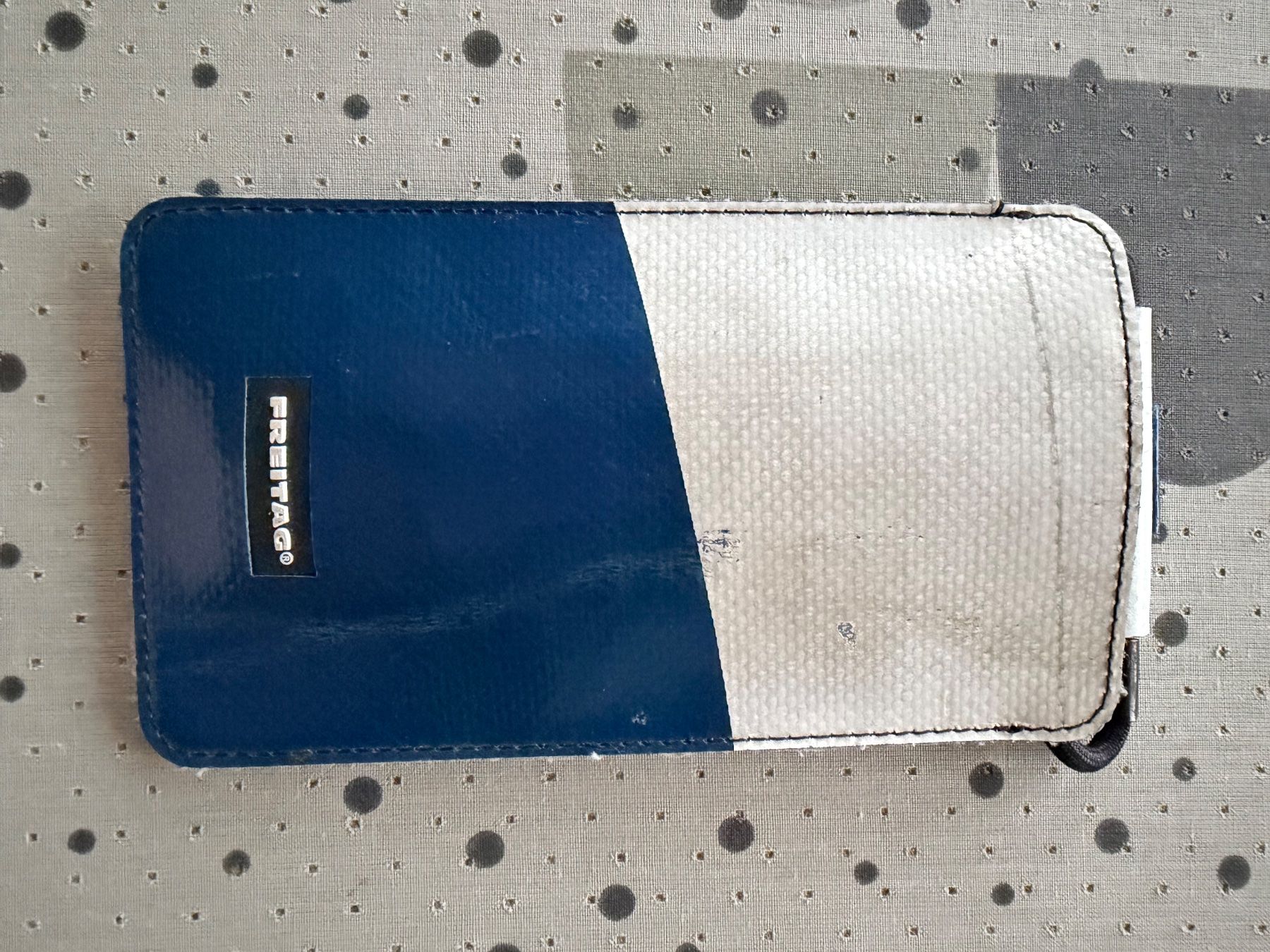 Freitag Covers & Schutzfolien: Freitag Fox – Neu und originalverpackt aus Zwingen von foxli2111