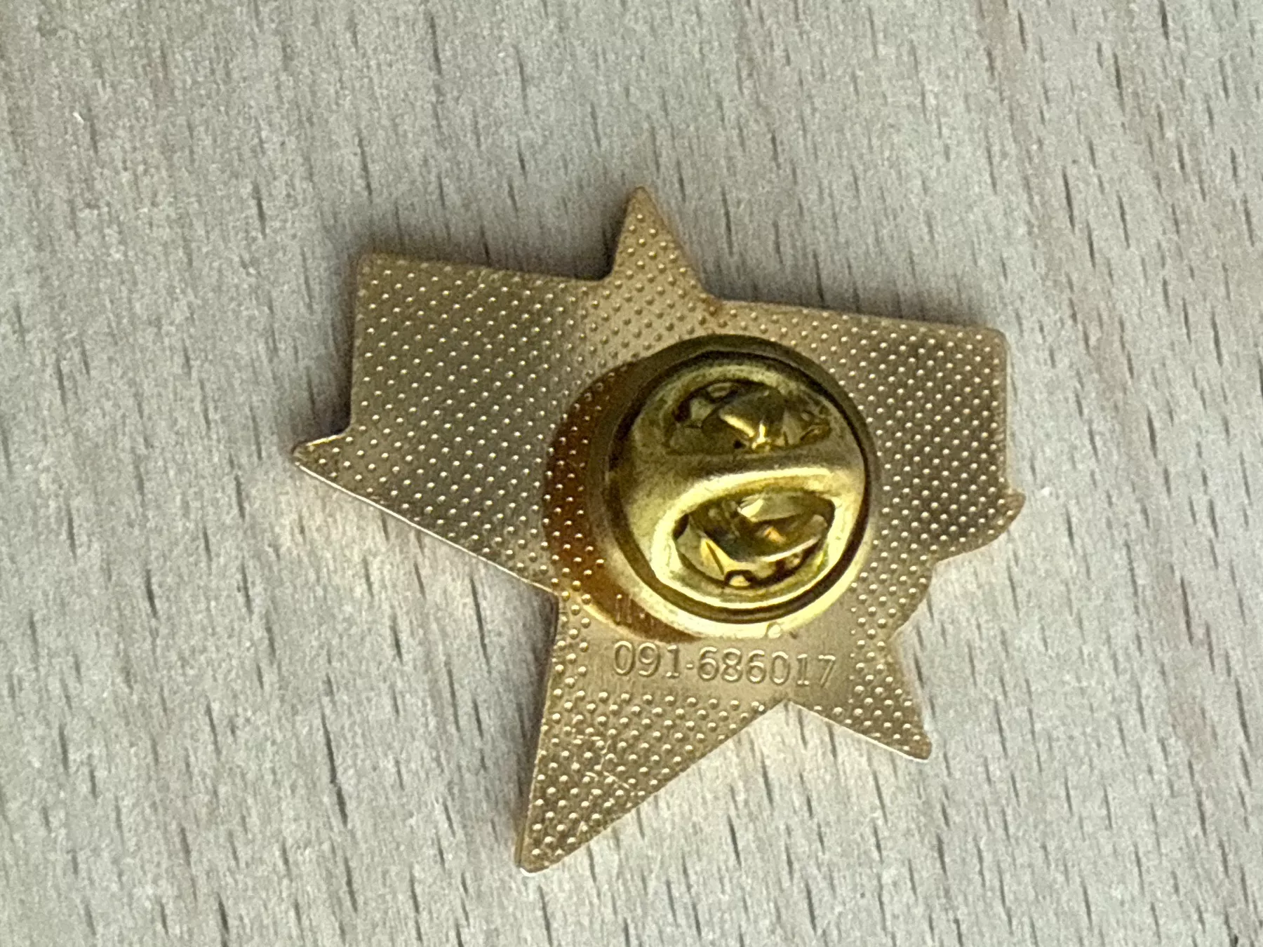Plaketten & Abzeichen: Pin Technics – Gebraucht aus Glattbrugg von Schweigmatt 1