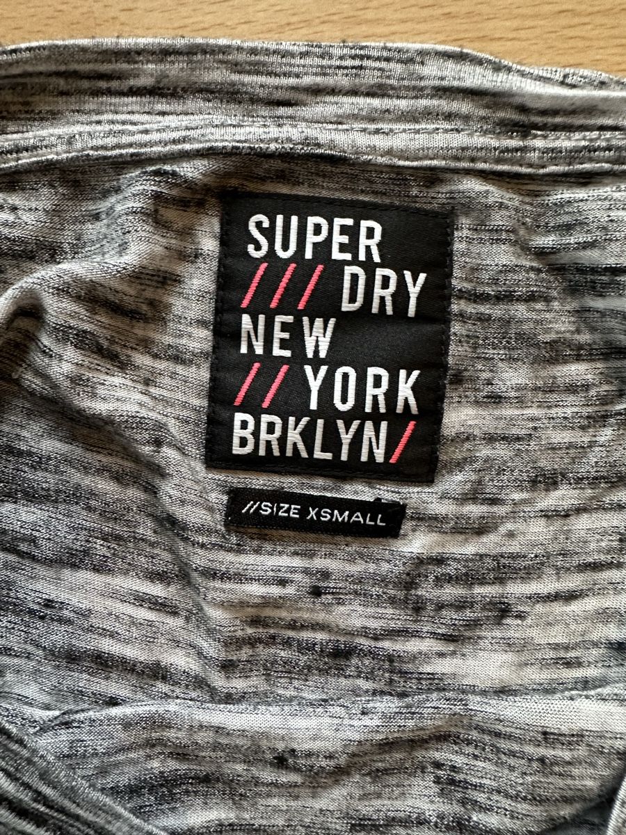 Superdry Lots de vêtements: Superdry Sweatshirt – D'occasion à Windlach par Joice14 1