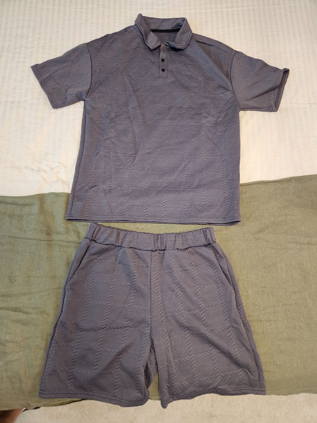 Lotti di vestiti: Herren-Set Grau (Größe M) – Nuovo (secondo la descrizione) da Egg b. Zürich venduto da Mar_k9vy