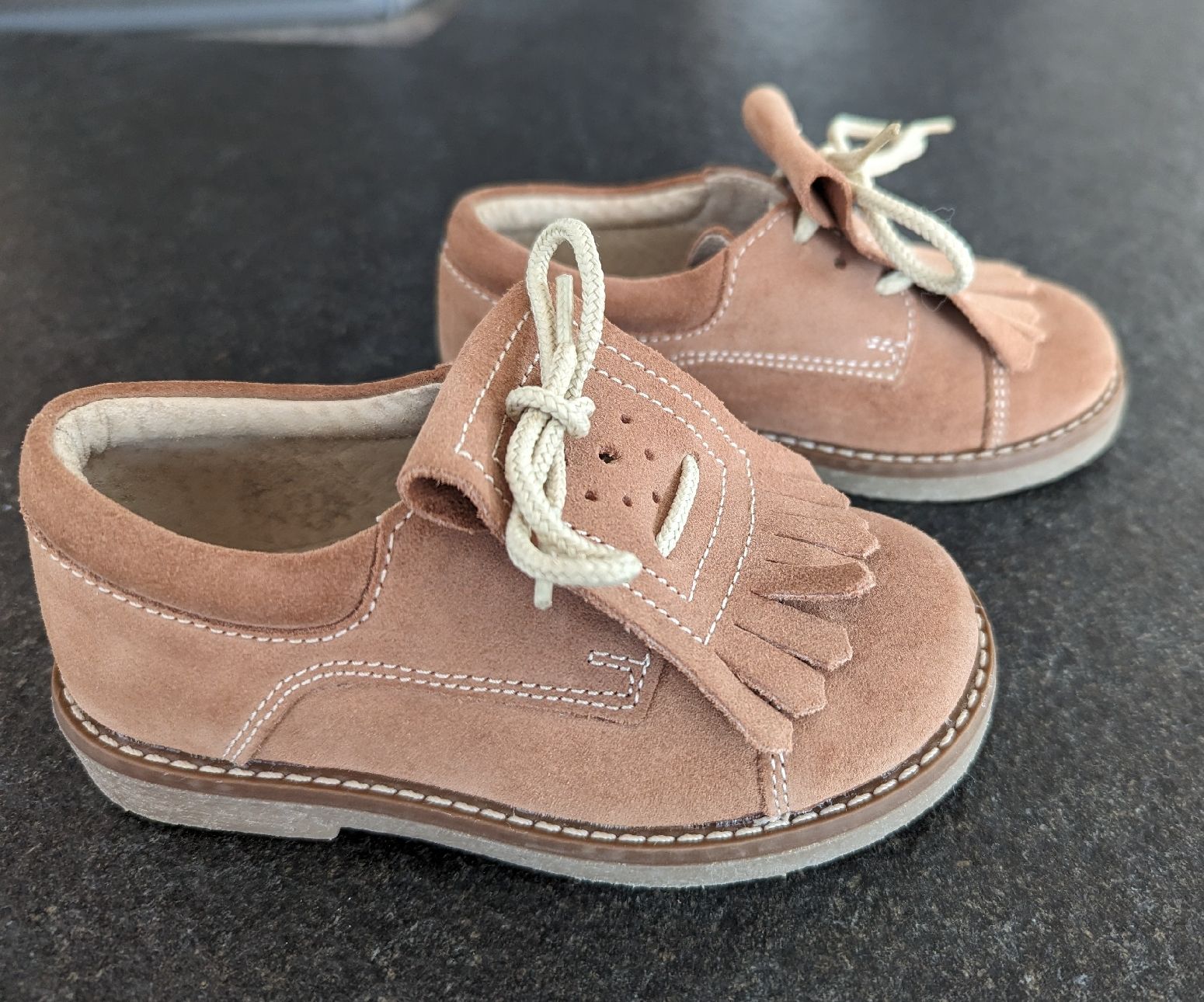 Scarpe per ragazzi: Kinder Leder Halbschuhe 23 – Nuovo e nell'imballaggio originale da Ueberstorf venduto da vil_qmy8
