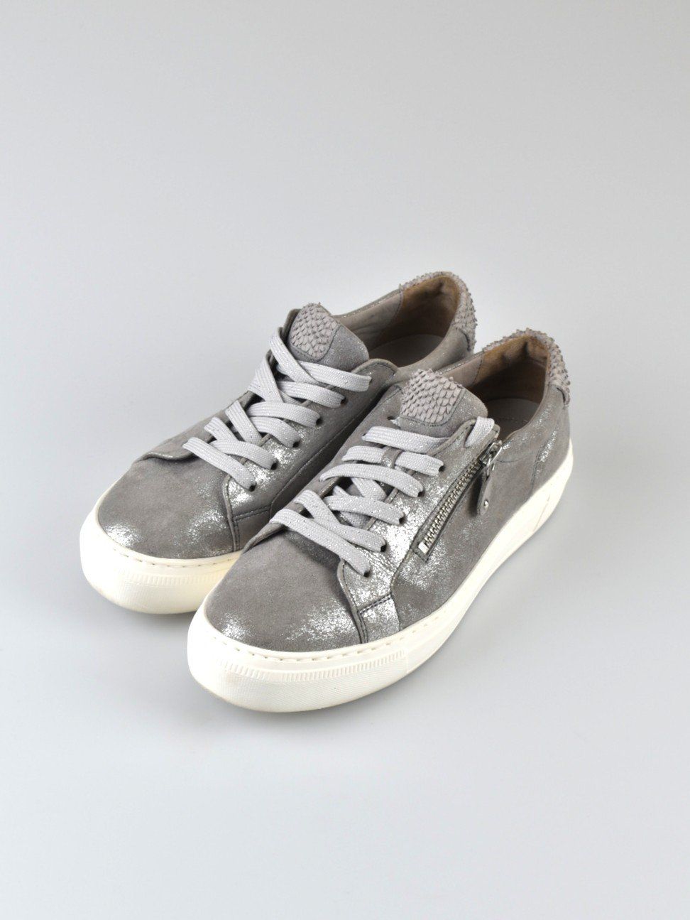 Gabor Damenschuhe: Gabor Sneaker, silber, Gr.38 (5) – Gebraucht aus Nürensdorf von 2ND_STORY
