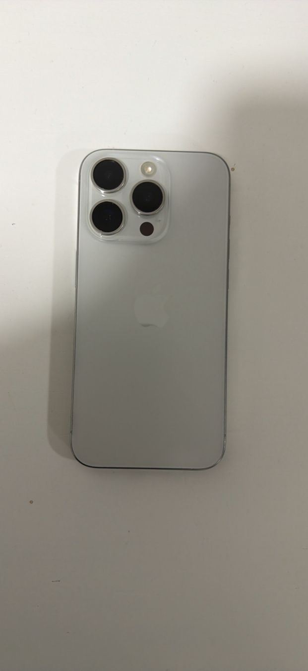 Apple Handys / Smartphones: Apple iPhone 15 Pro 256GB Silber – Gebraucht aus St.Gallen von kaufdeinhandy 1