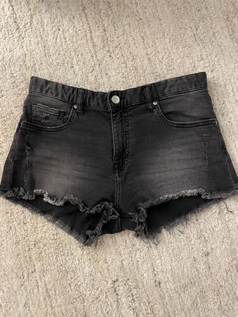Schwarze Jeansshorts