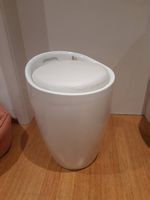 Hocker mit integriertem Wäschefach