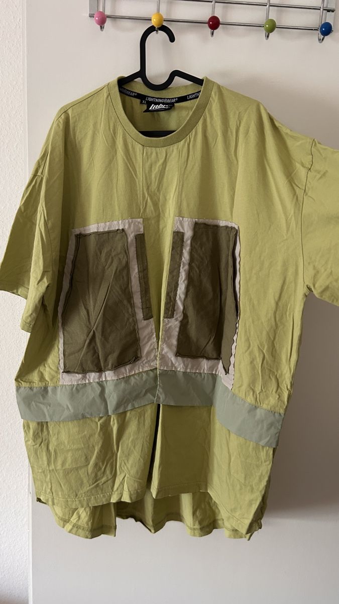 T-Shirts: Unique Patchwork Oversized T-Shirt for Spring & Summer – Gebraucht aus Genève von Noemie.wrmsi 1
