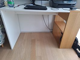Schreibtisch