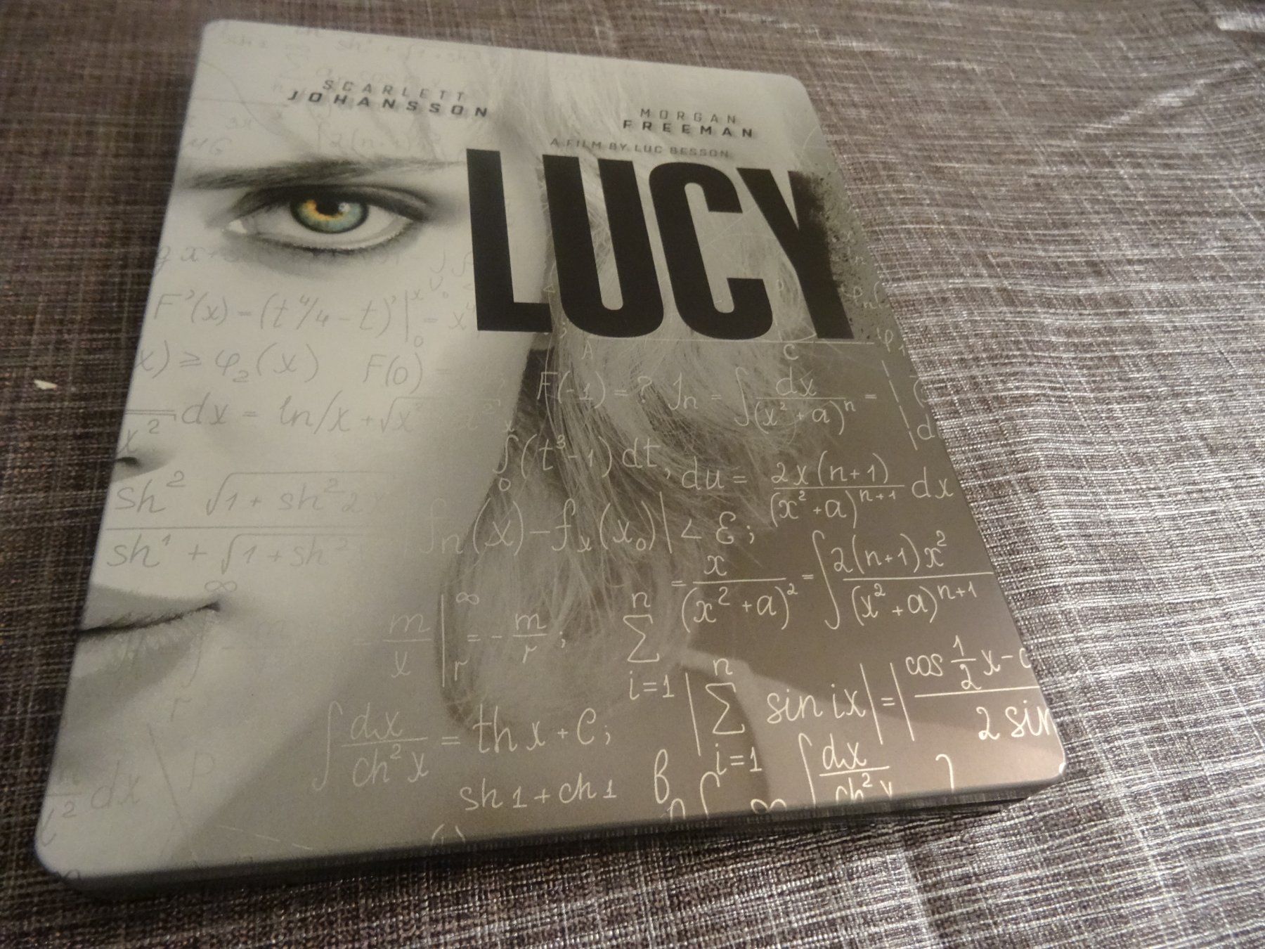 Tutti i DVDs: Lucy - Limited Steelbook Edition - Blu-Ray – Usato da Olten venduto da Disc-Verkauf