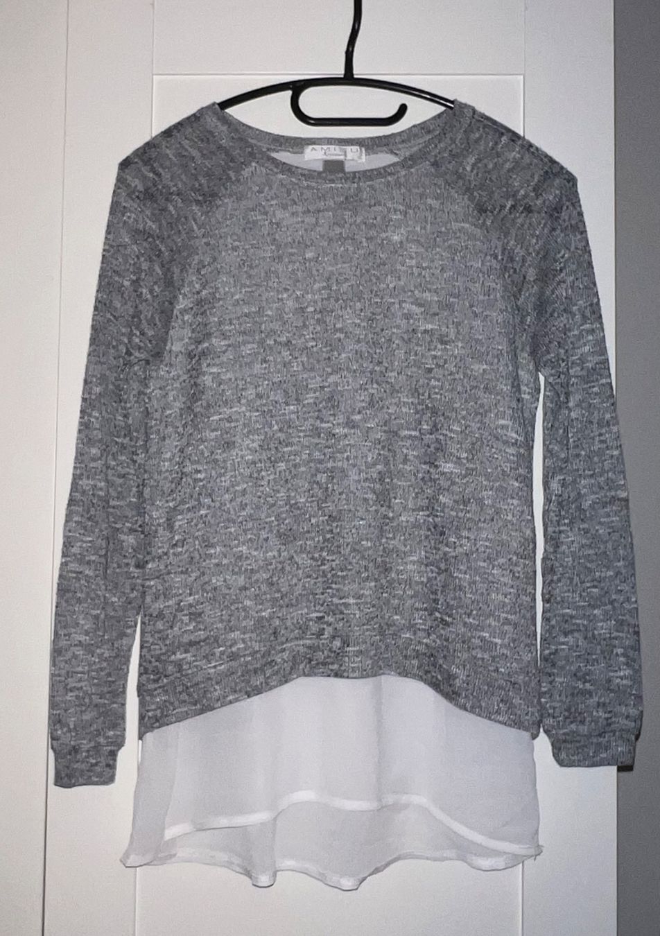 Chemisiers: • Amisu Bluse / Pullover • – D'occasion à Basel par mendoza13