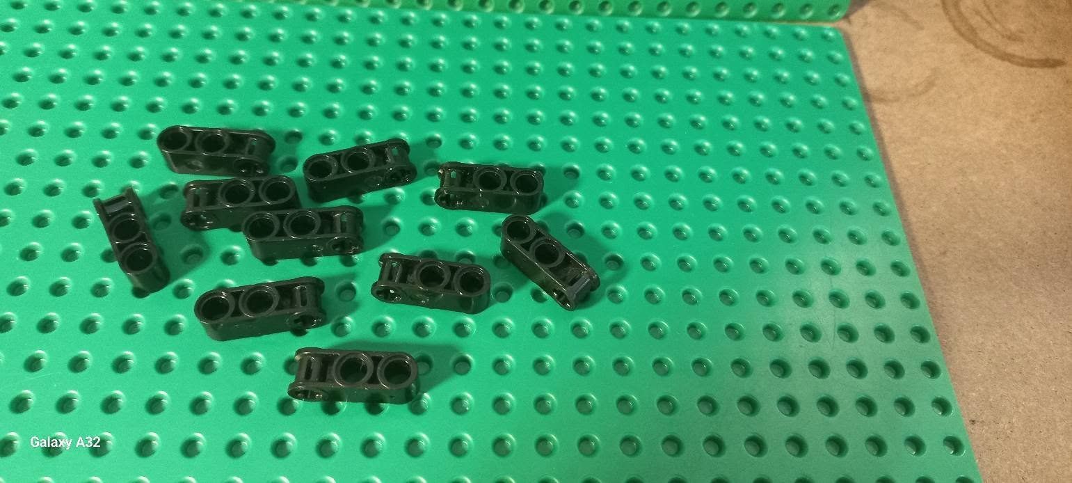 Lego Spielzeuge: Lot de 10 pièces Lego Technic – Gebraucht aus La Tour de Trême von Startjouet