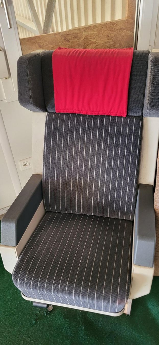 Divani: SBB 1. Klass Sitze Sitzgarnitur Polster Sofa Lounge – Usato da Boswil venduto da audi90quattroturbo 1