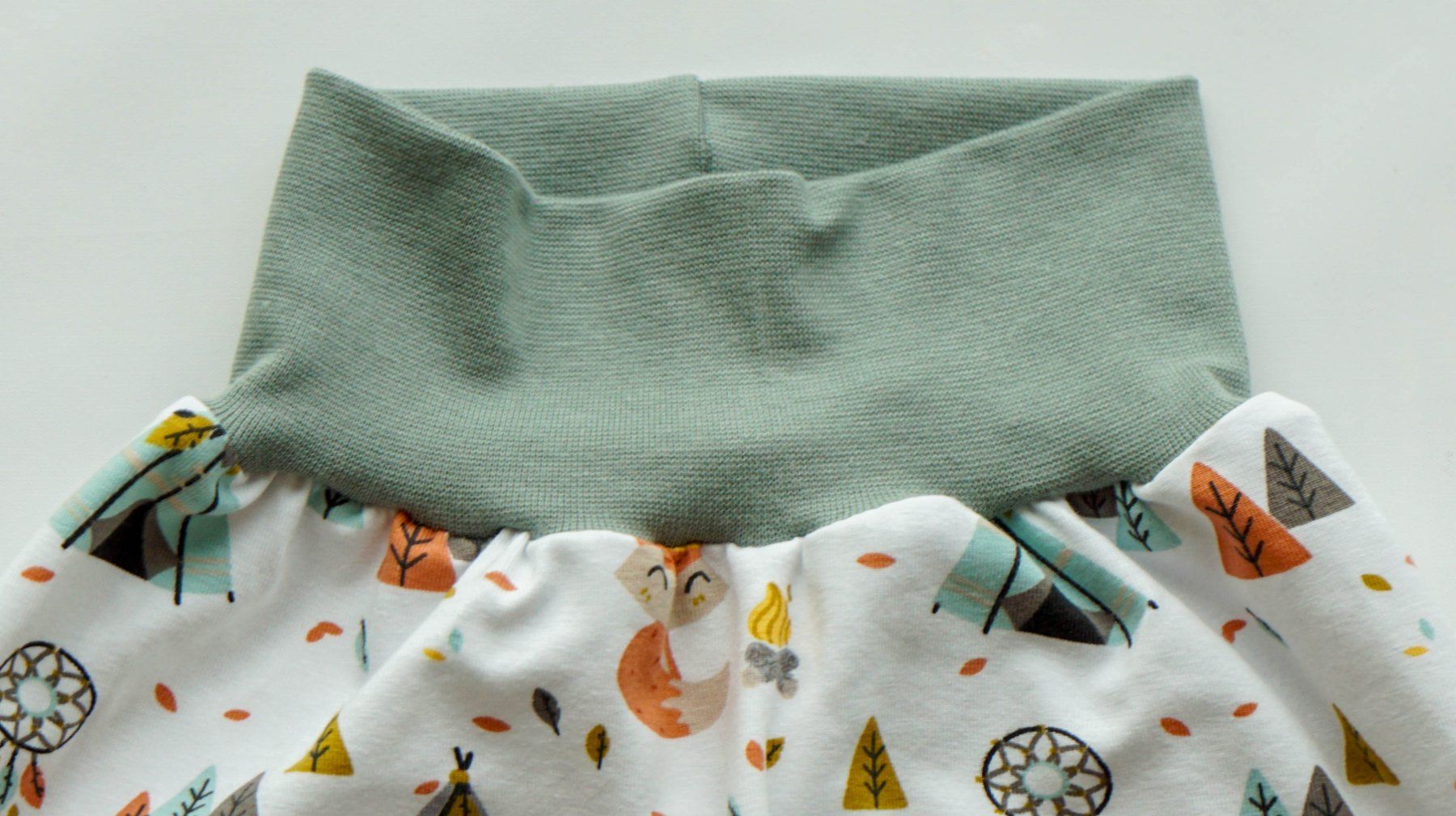 Pantaloni: Pumphose mit Boho Waldtieren - Gr. 86/92 NEU – Nuovo e nell'imballaggio originale da Zürich venduto da sambaum 2