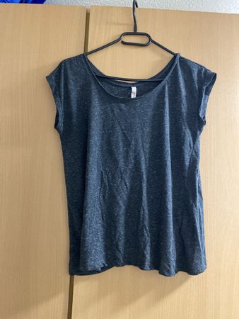 Sommerliches T-Shirt, grau meliert, Grösse M - Neuwertig!