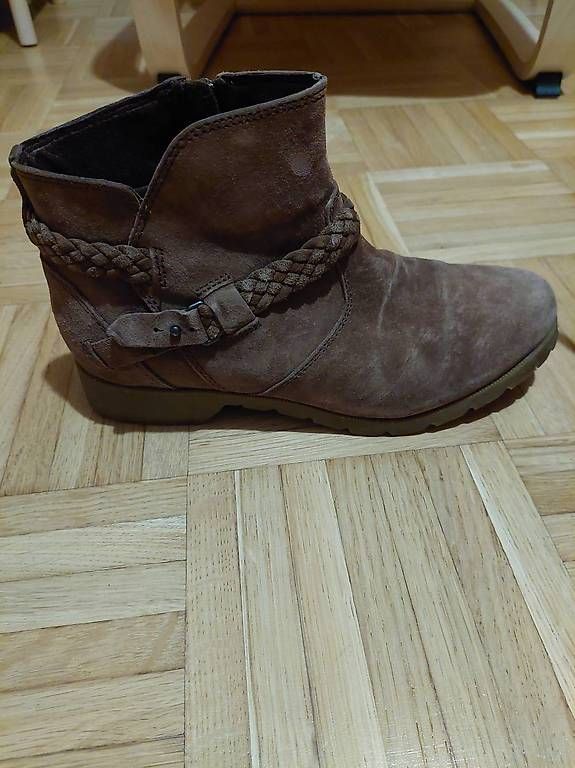 Damenschuhe: vends chaussures Teva taille 39 très peu portées – Gebraucht aus Onex von morelan 1