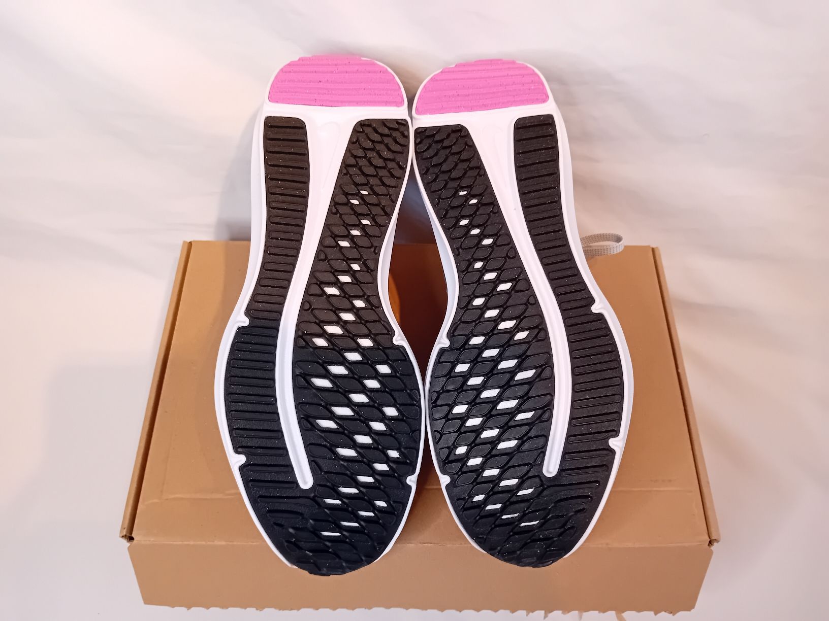 Nike Scarpe da donna: Nike Downshifter 12 Sneaker Gr.40   Damen  Grau Neu – Nuovo (secondo la descrizione) da Schweizersholz venduto da freyle1 6