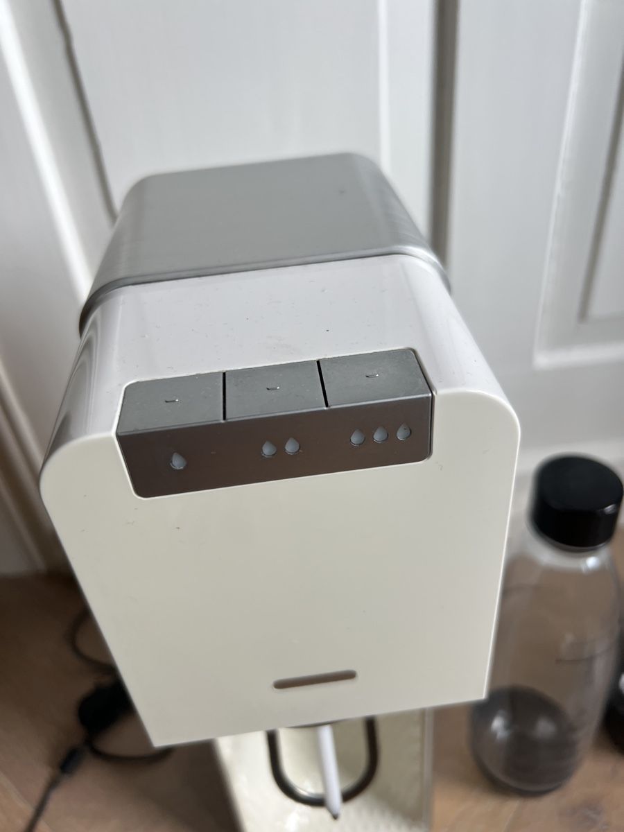 Sodastream Elettrodomestici da cucina: SodaStream Wassersprudler mit 3 Flaschen – Usato da Zürich venduto da Mirouch 1