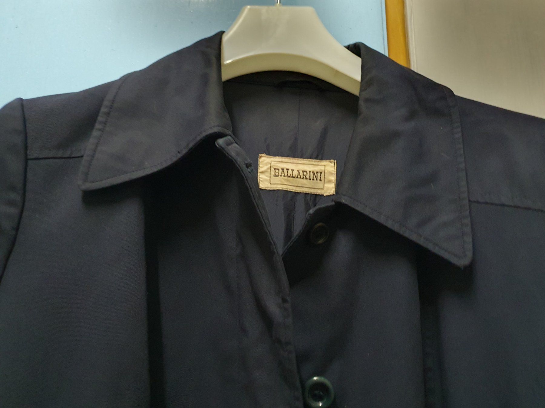 Cappotti: Langer Regenmantel blau tg. L – Usato da Morbio Inferiore venduto da lunaria 1