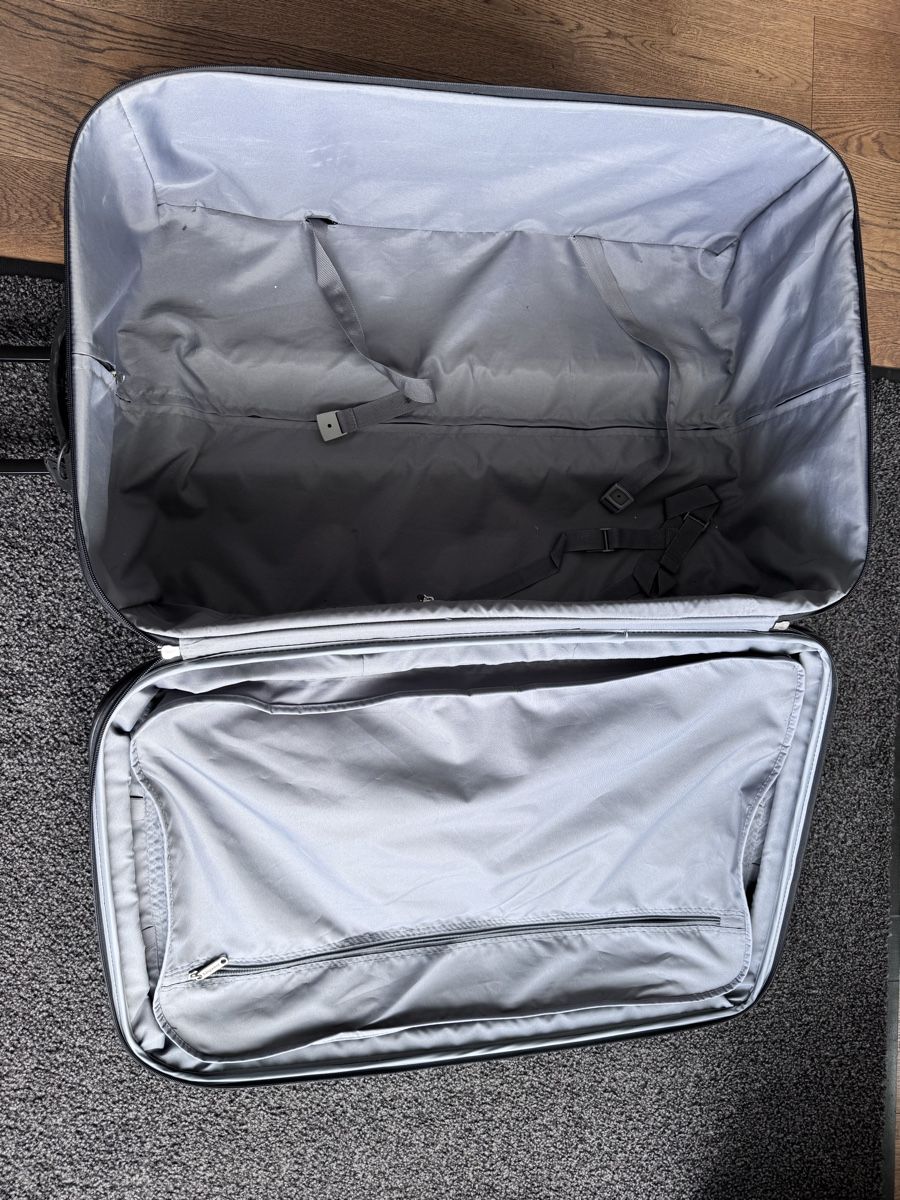 Valises de voyage: Grosser Rollkoffer – D'occasion à Niederbüren par Oetschli 1
