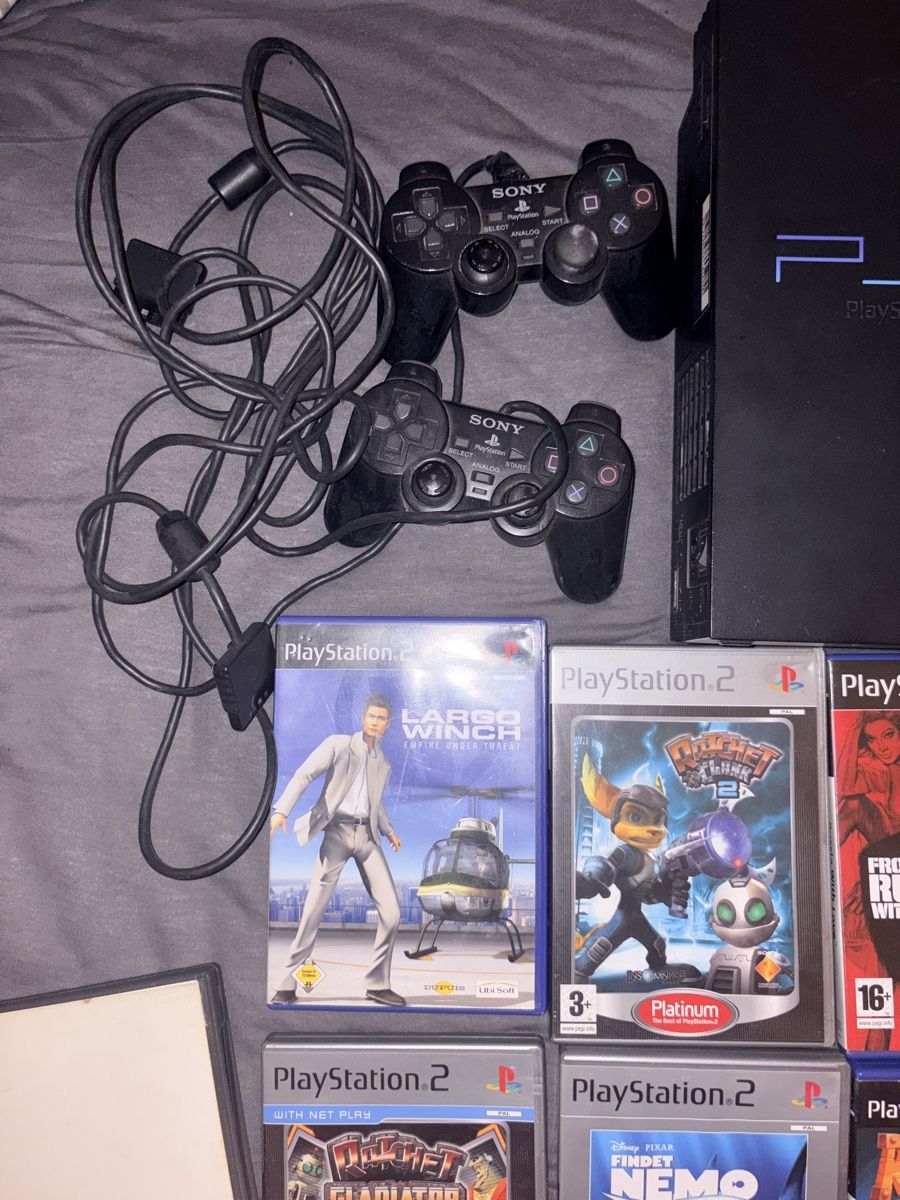 Sony Consoles: Playstation 2 + 2 Controller + 17 Spiele – D'occasion à Regensdorf par Deqzil