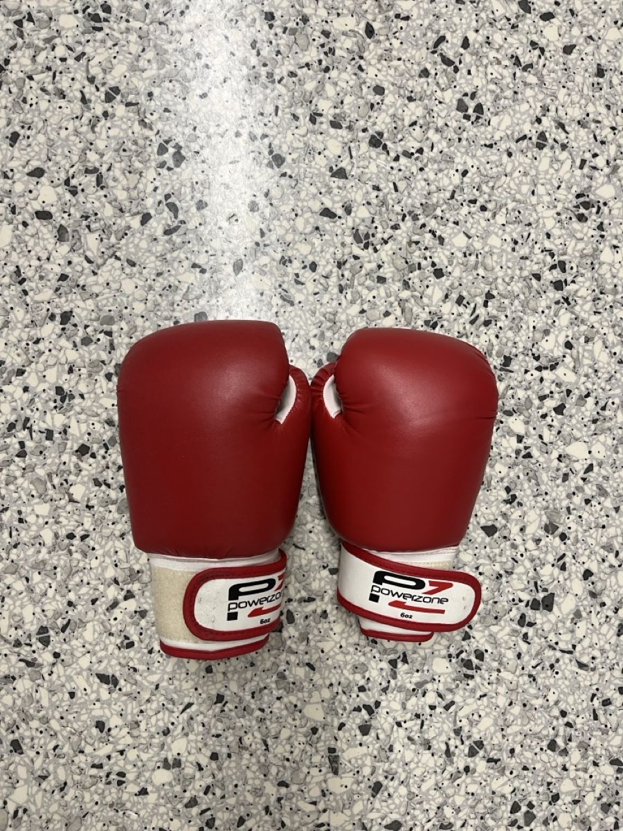 Guanti & manicotti: Boxhandschuhe Powerzone rot 6oz gebraucht – Usato da St. Gallen venduto da chr_275x