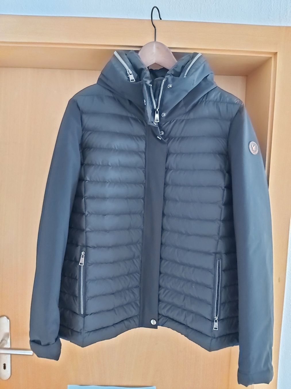 Giacche: Damen Winterjacke schwarz Gr.40 – Usato da Disentis/Mustér venduto da epa_862v