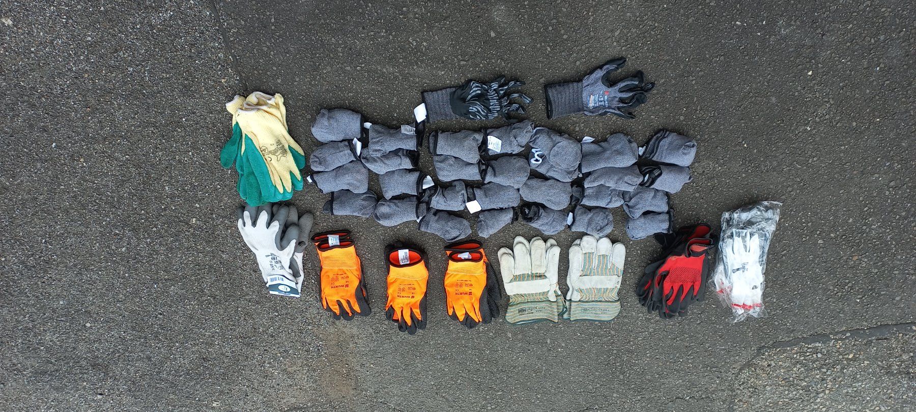 Lotti di vestiti: Materiale di protezione personale – Usato da Biasca venduto da LorisF. 8
