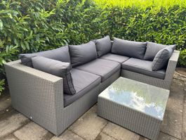 Rattan Lounge