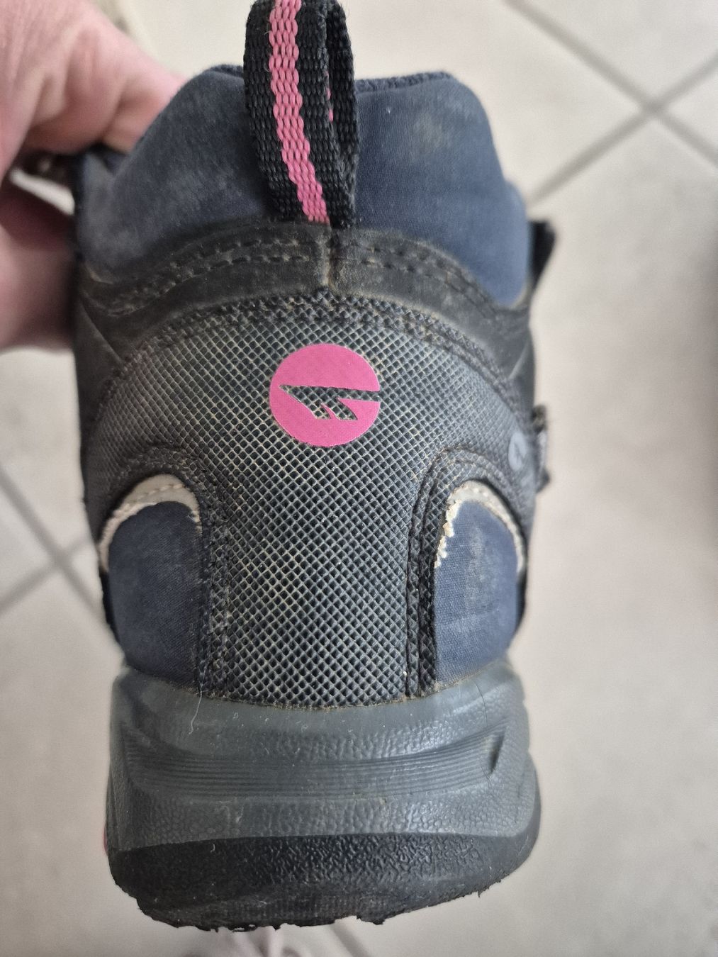 Hi-Tec Scarpe per ragazze: Hi-Tec Wanderschuhe, Gr. 34, wasserfest – Usato da Adliswil venduto da Stardust11 2