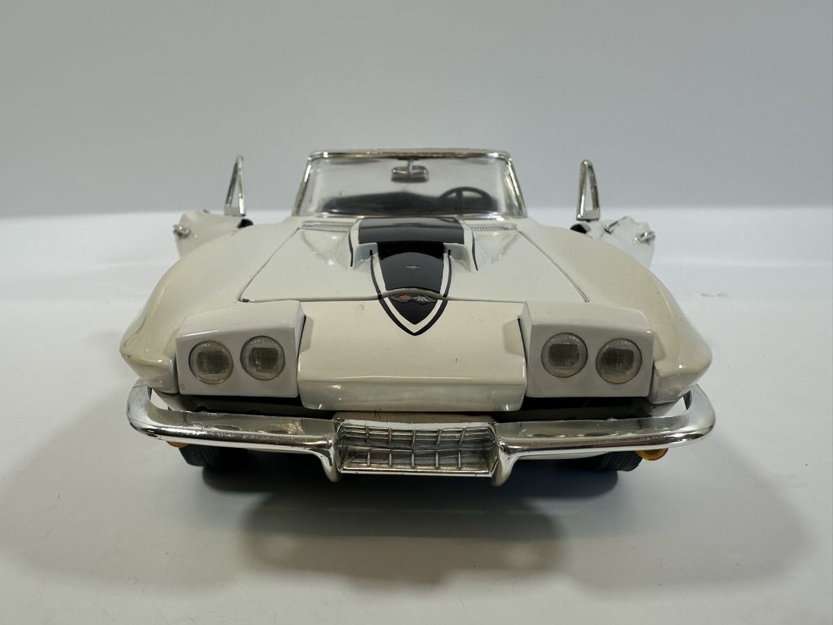 AMT/ERTL Modellautos: Chevrolet Corvette C2 1:18, ERTL, mit Klappscheinwerfer – Gebraucht aus Zofingen von rf9_x2xt 8