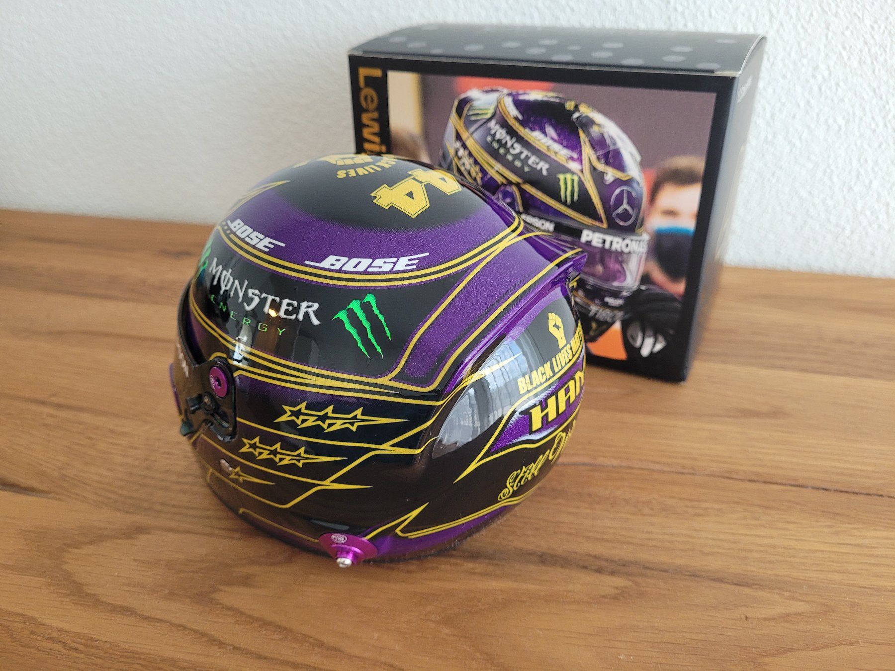 Modellbausätze & Standmodelle: Lewis Hamilton Mini-Helm 1:2 Special Edition #44 – Neu und originalverpackt aus Uitikon Waldegg von patu_2hsp 9